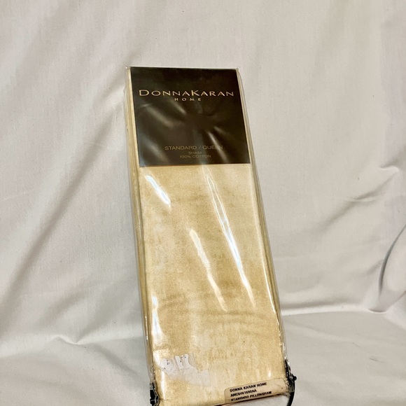 DONNA KARAN HOME GILDED COLLECTION GOLD - STANDARD/QUEEN Sham - Picture 9 of 10